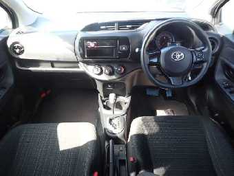 TOYOTA VITZ 2018 Image 3