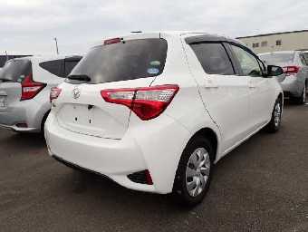 TOYOTA VITZ 2017 Image 2