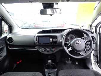 TOYOTA VITZ 2017 Image 3