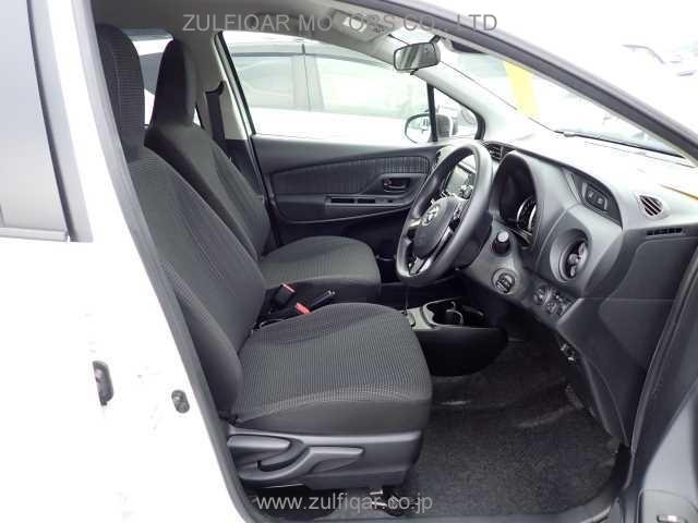TOYOTA VITZ 2017 Image 6