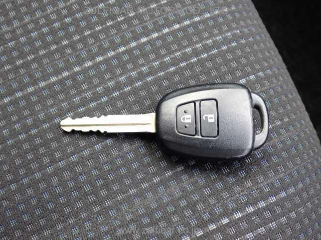 TOYOTA VITZ 2017 Image 7