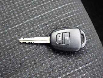 TOYOTA VITZ 2017 Image 6