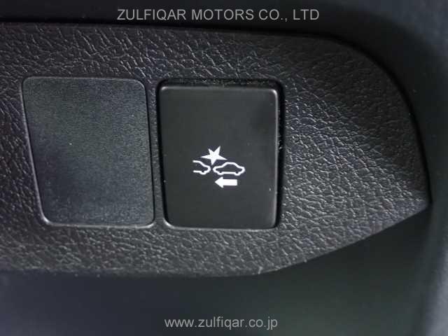 TOYOTA VITZ 2017 Image 8