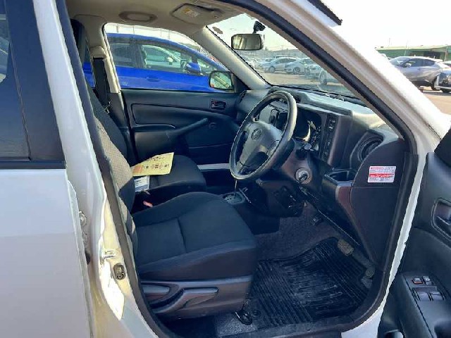 TOYOTA PROBOX 2018 Image 27