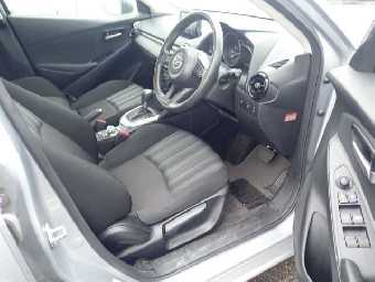 MAZDA DEMIO 2017 Image 5