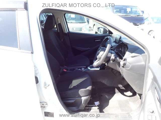 MAZDA DEMIO 2017 Image 6