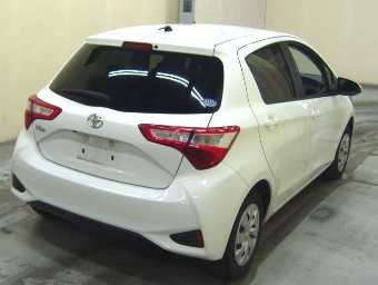 TOYOTA VITZ 2017 Image 2