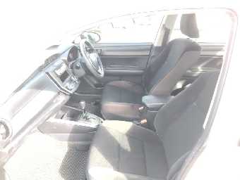 TOYOTA COROLLA AXIO 2018 Image 14