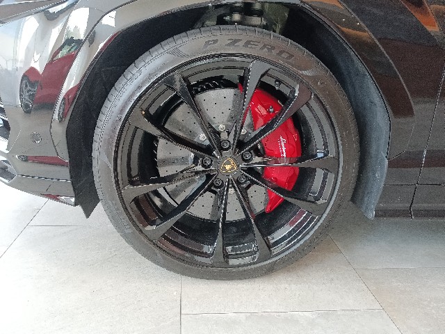 LAMBORGHINI URUS 2021 Image 20
