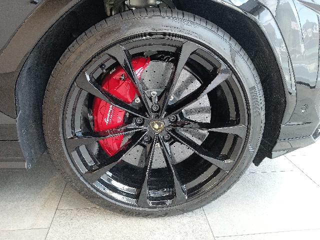 LAMBORGHINI URUS 2021 Image 23