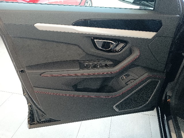 LAMBORGHINI URUS 2021 Image 25