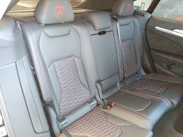 LAMBORGHINI URUS 2021 Image 38