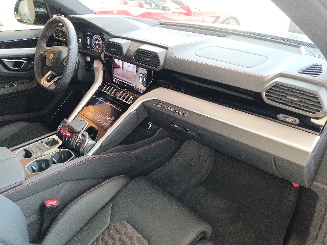 LAMBORGHINI URUS 2021 Image 39