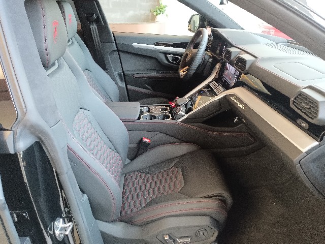 LAMBORGHINI URUS 2021 Image 40