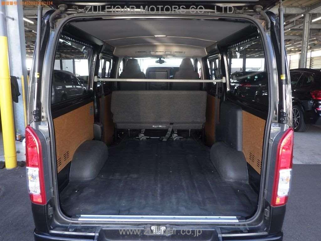 TOYOTA HIACE 2017 Image 8