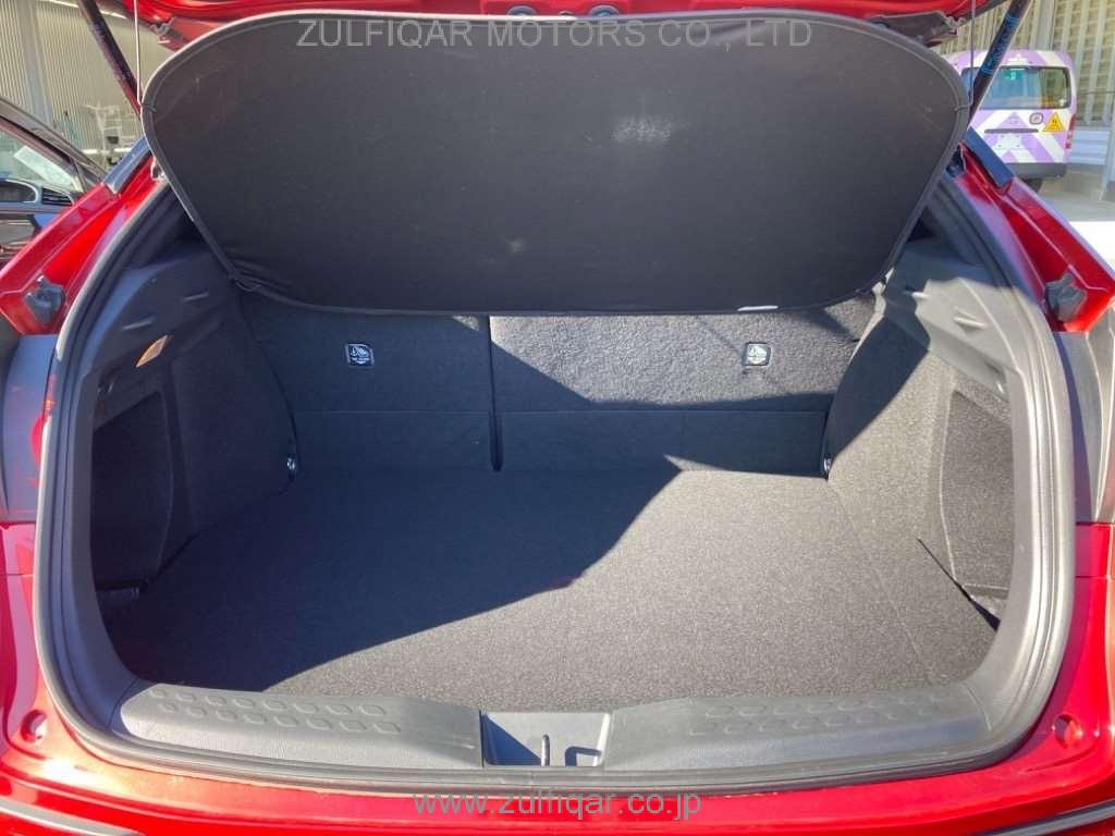 TOYOTA C-HR 2021 Image 8