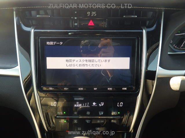 TOYOTA HARRIER 2018 Image 11