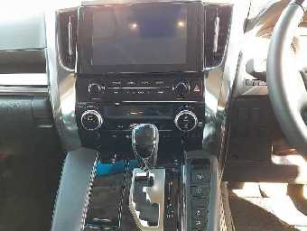 TOYOTA ALPHARD 2022 Image 10