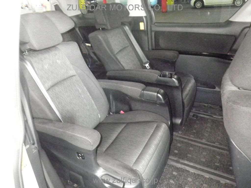 TOYOTA ALPHARD 2013 Image 7
