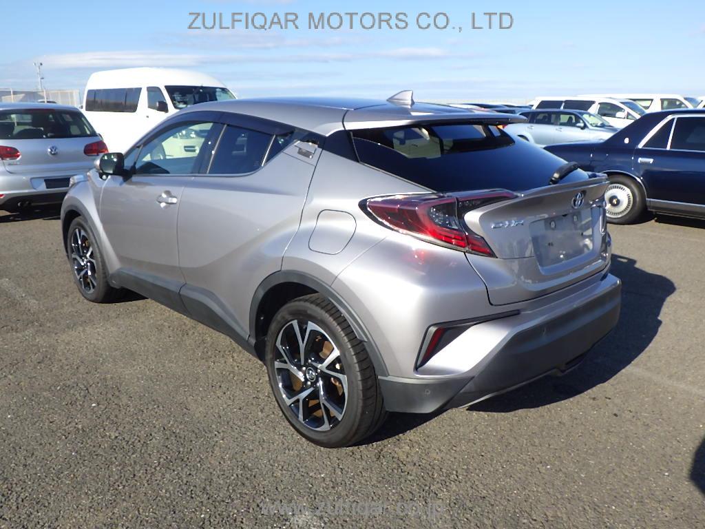 TOYOTA C-HR 2017 Image 12