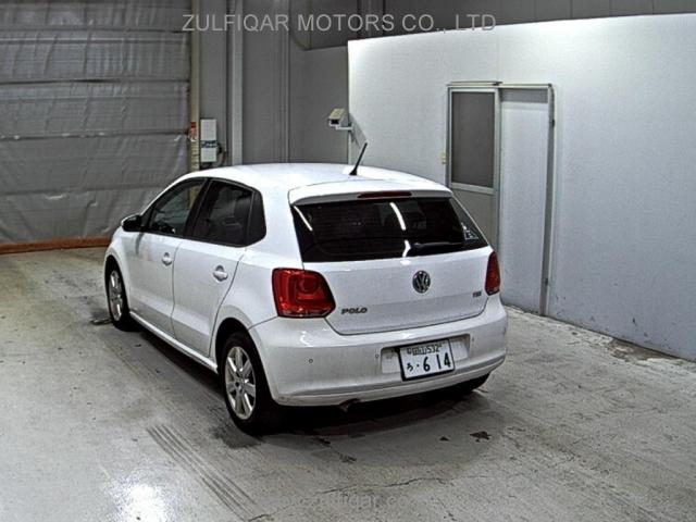 VOLKSWAGEN POLO 2012 Image 2