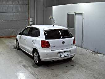 VOLKSWAGEN POLO 2012 Image 2