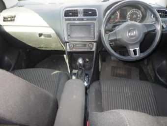VOLKSWAGEN POLO 2012 Image 3