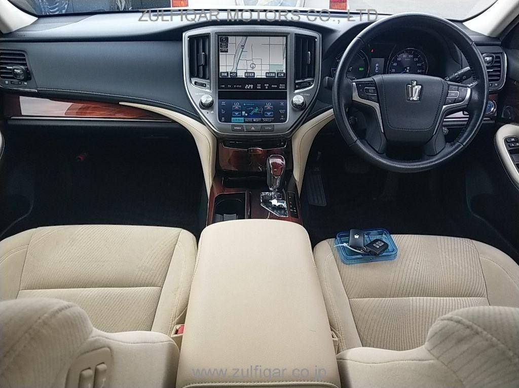 TOYOTA CROWN HYBRID 2014 Image 3