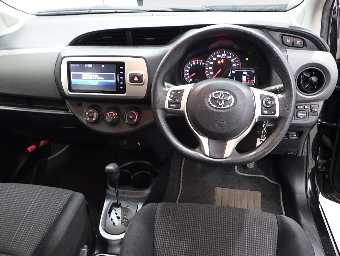 TOYOTA VITZ 2015 Image 3