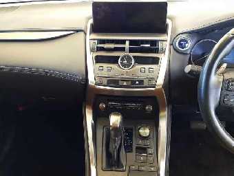 LEXUS NX 2020 Image 9