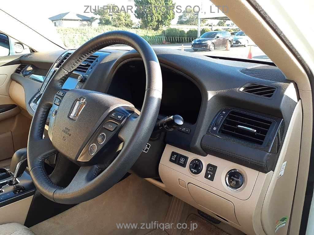 TOYOTA CROWN HYBRID 2010 Image 7