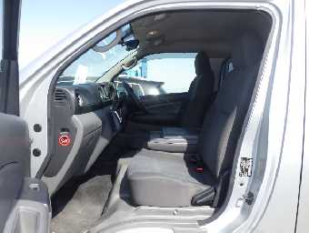 NISSAN NV350 CARAVAN 2018 Image 21