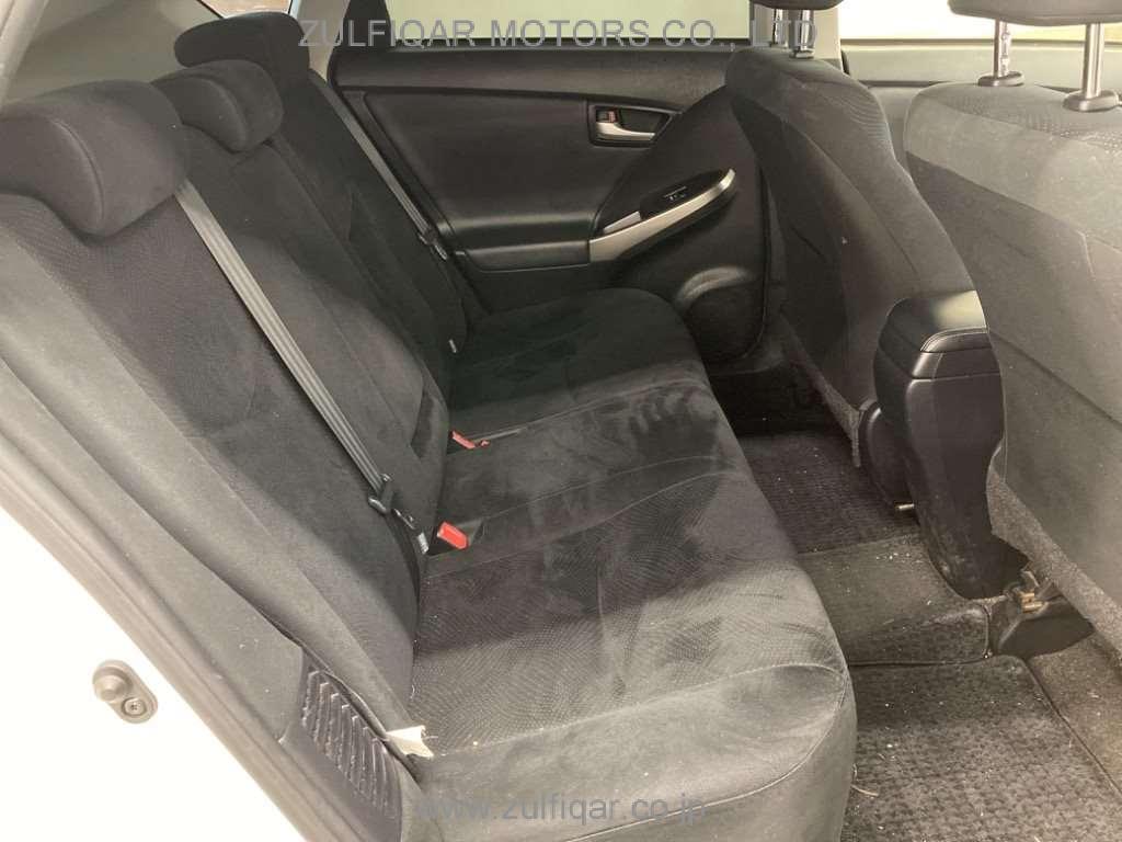 TOYOTA PRIUS PHV 2015 Image 7