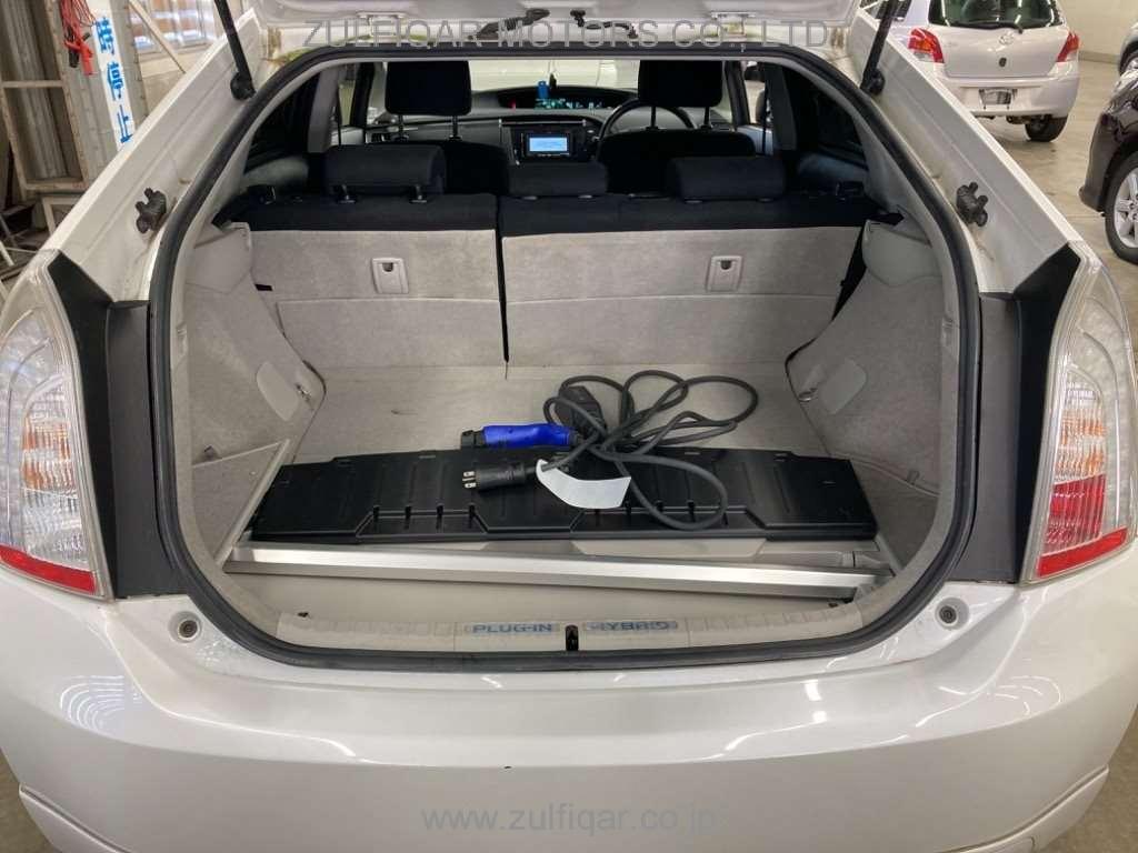 TOYOTA PRIUS PHV 2015 Image 8