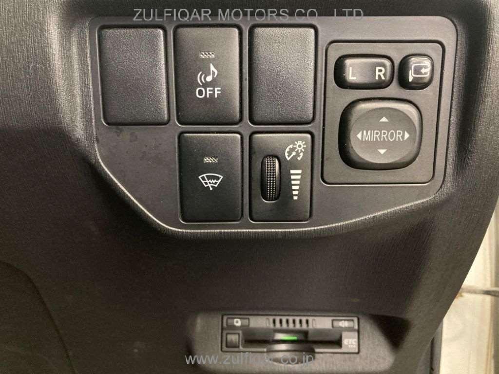 TOYOTA PRIUS PHV 2015 Image 10