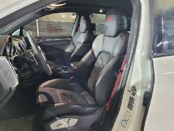 PORSCHE CAYENNE 2017 Image 13