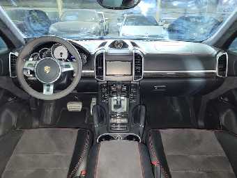 PORSCHE CAYENNE 2017 Image 16