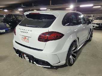 PORSCHE CAYENNE 2017 Image 2