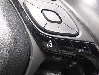 TOYOTA C-HR 2017 Image 10