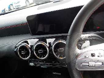 MERCEDES BENZ A CLASS 2019 Image 12