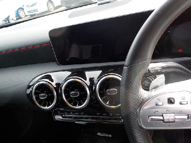 MERCEDES BENZ A CLASS 2019 Image 19