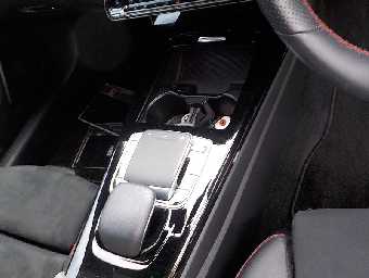 MERCEDES BENZ A CLASS 2019 Image 13