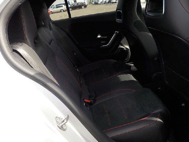 MERCEDES BENZ A CLASS 2019 Image 24