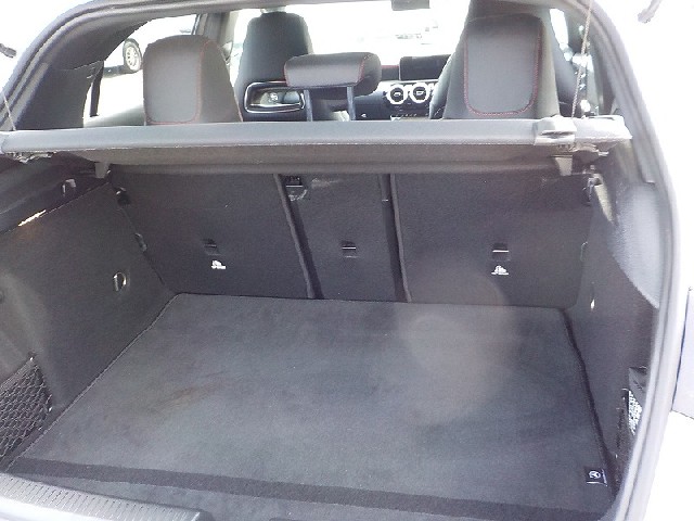 MERCEDES BENZ A CLASS 2019 Image 25