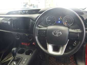 TOYOTA HILUX 2018 Image 5