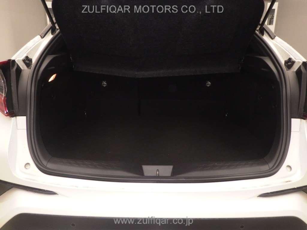 TOYOTA C-HR 2018 Image 8