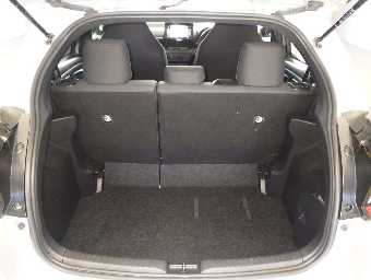 TOYOTA YARIS 2021 Image 8