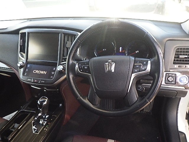 TOYOTA CROWN HYBRID 2015 Image 24