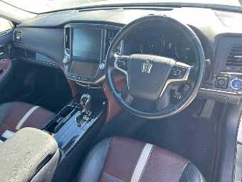 TOYOTA CROWN HYBRID 2015 Image 6