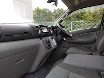 NISSAN NV350 CARAVAN 2018 Image 14
